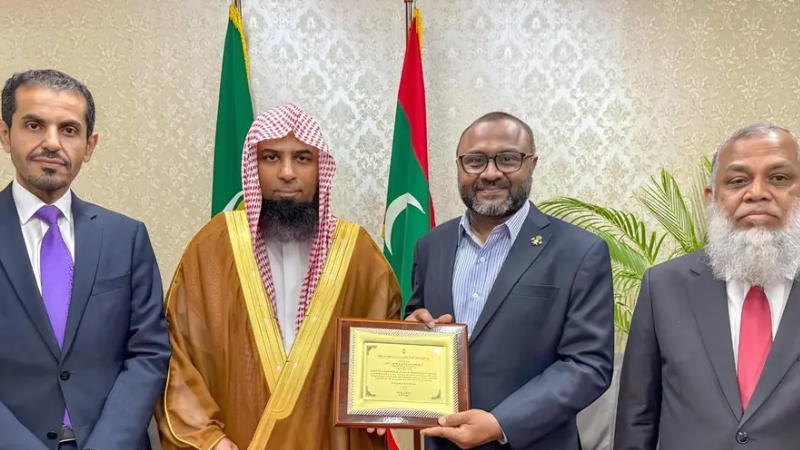 درع الشخصية الداعمة للوسطية والتسامح                    لعام ٢٠٢٥ من جمهورية المالديف