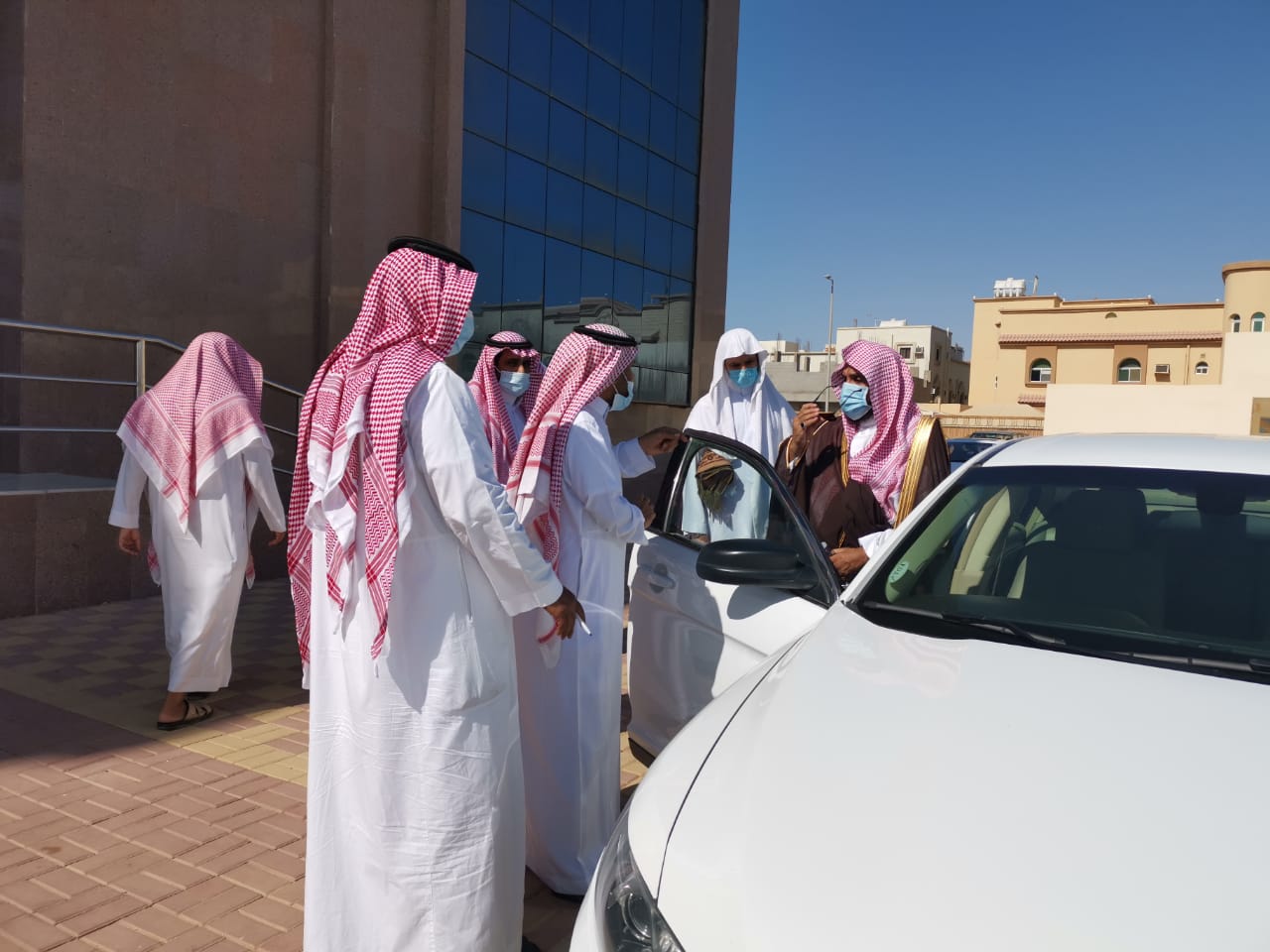 مدير عام فرع وزارة الشؤون الإسلامية بمنطقة المدينة المنورة يتفقد مساجد محافظة ينبع وبدر (2).jpg