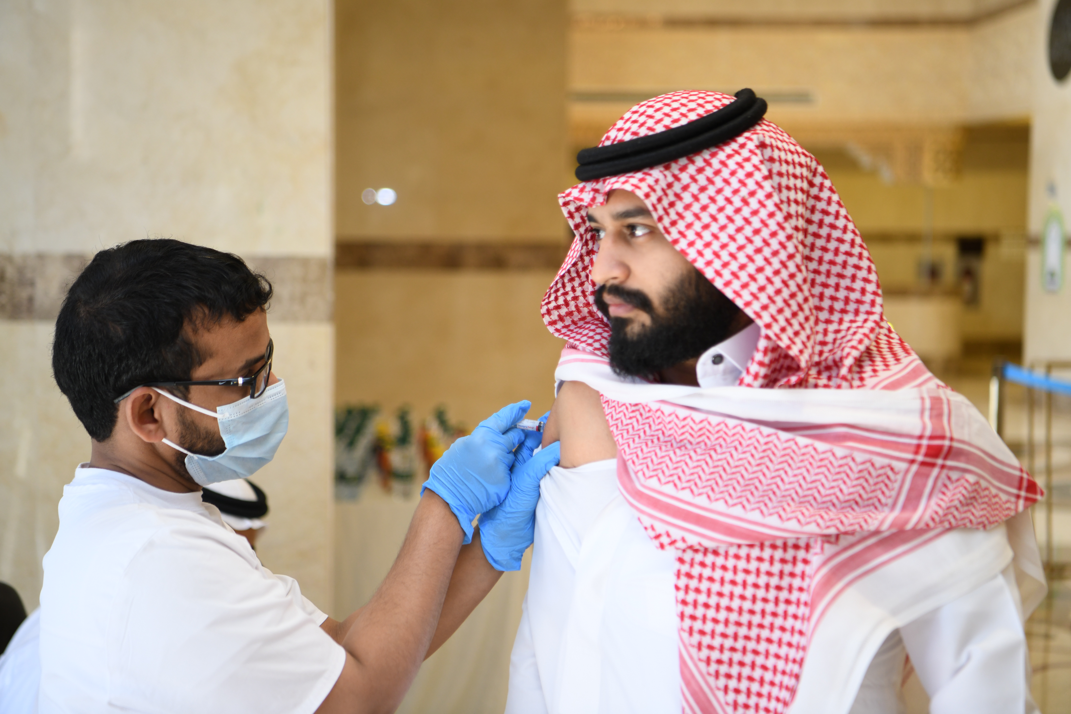 الشؤون الإسلامية تنظم حملة تطعيم ضد الإنفلونزا الموسمية بالتعاون مع الصحة (6).JPG