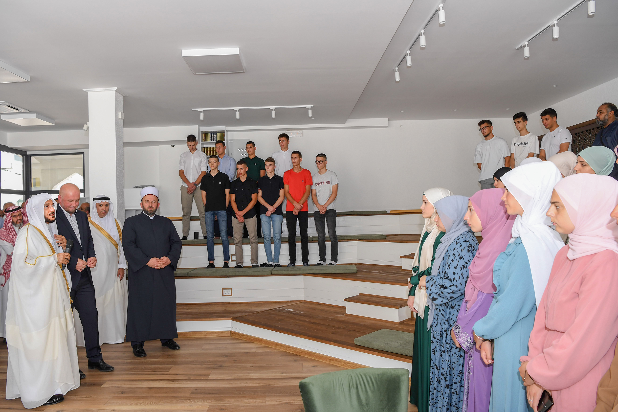 معالي الوزير يزور مدرسة محمد الفاتح بالجبل الأسود (3).jpg
