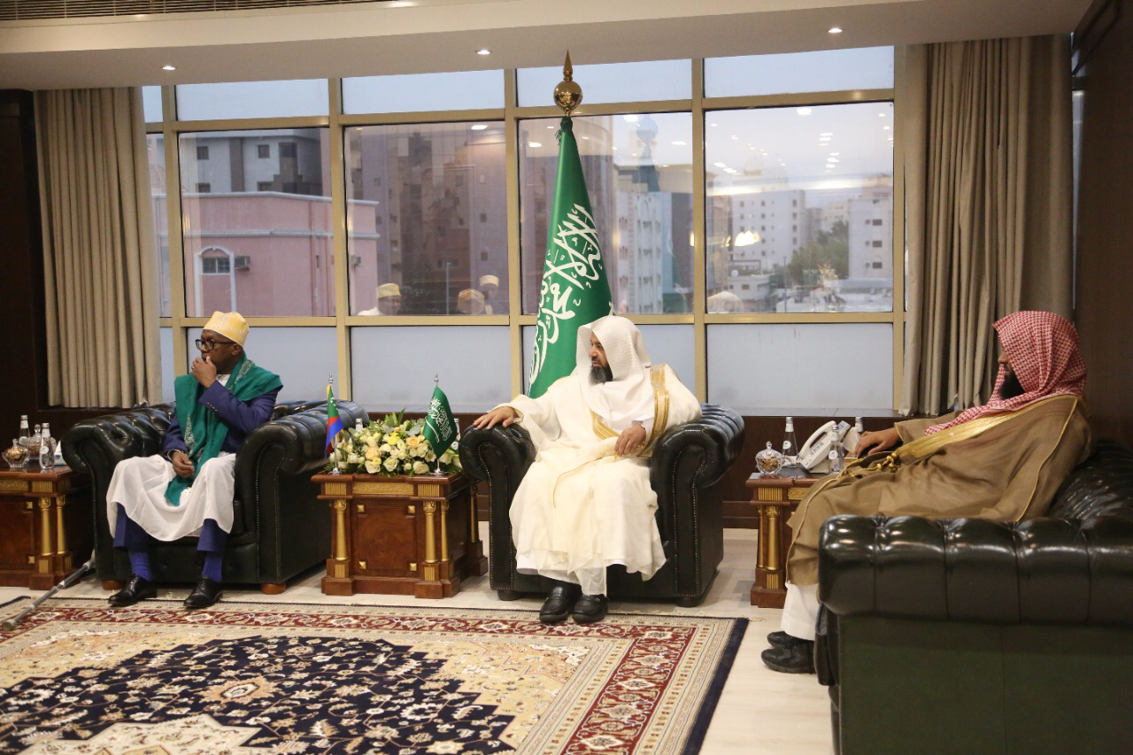وكيل وزارة الشؤون الإسلامية يستقبل وزير العدل والشؤون الإسلامية وحقوق الإنسان بجمهورية جزر القمر (3).png