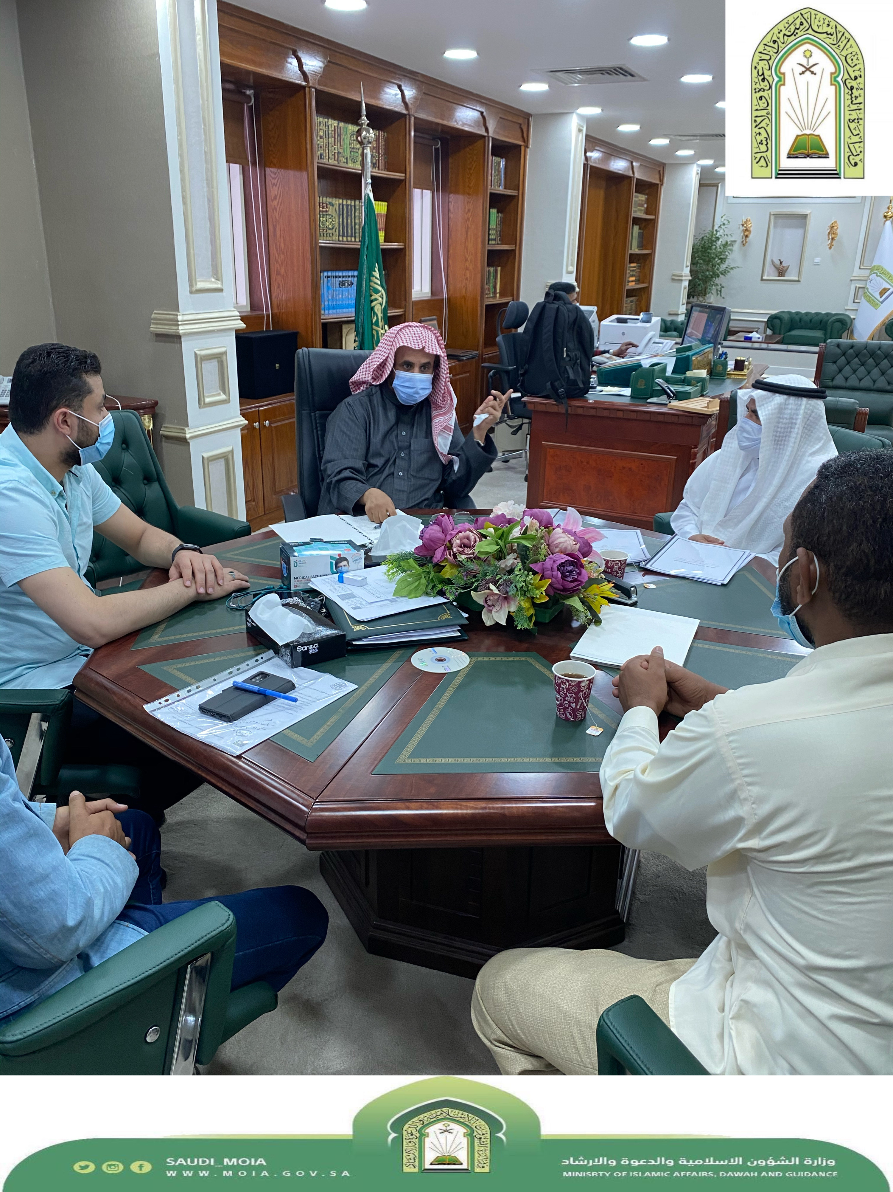 مدير عام فرع الشؤون الإسلامية بالحدود الشمالية يوقع إنشاء جامع الشيخ محمد بن عبدالوهاب (1).jpg