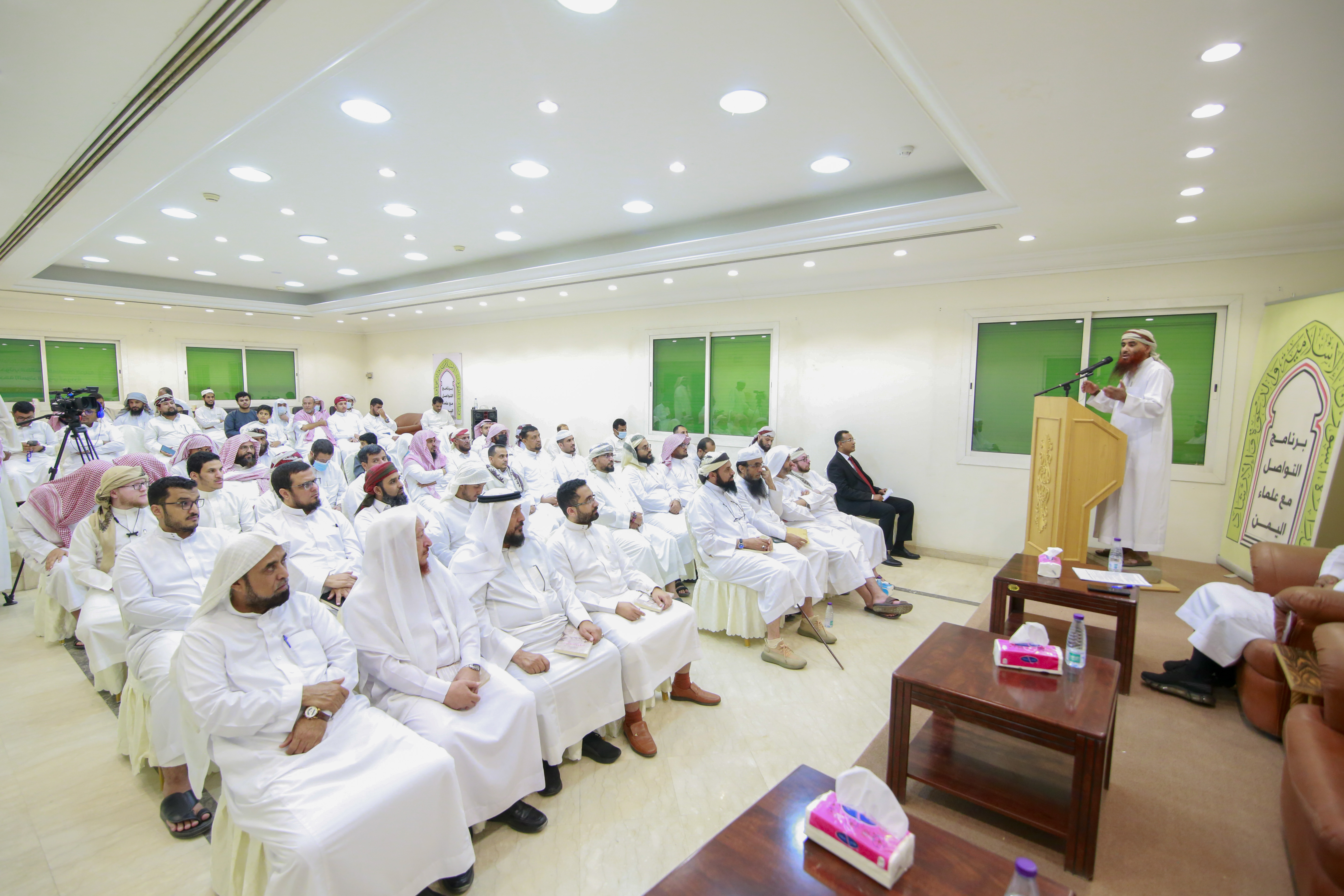 لقطات من الندوة  (2).JPG