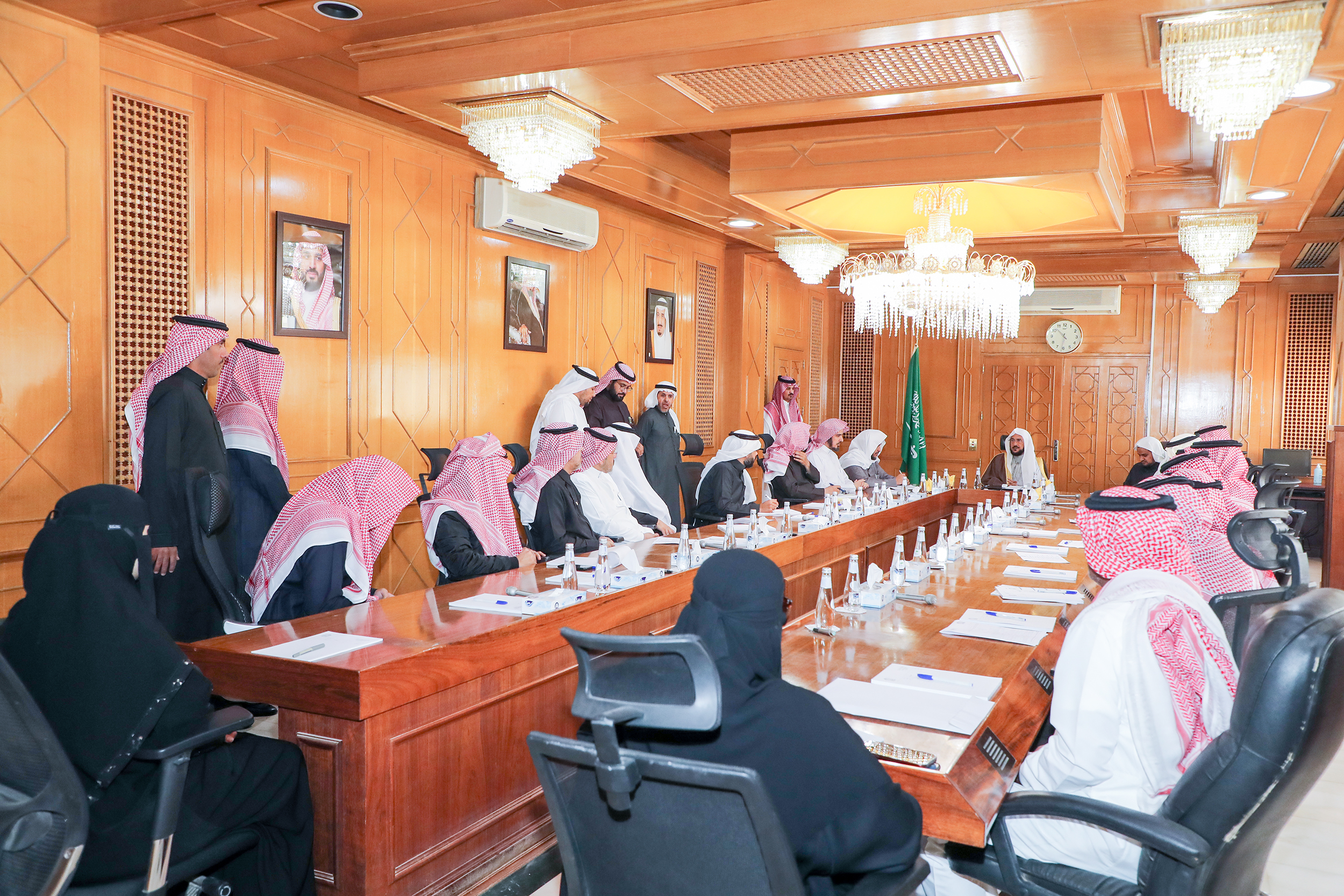 وزير الشؤون الإسلامية يتفقد فرع الوزارة بمنطقة الرياض ومتابعة سير العمل والخدمات المقدمة (2).jpg