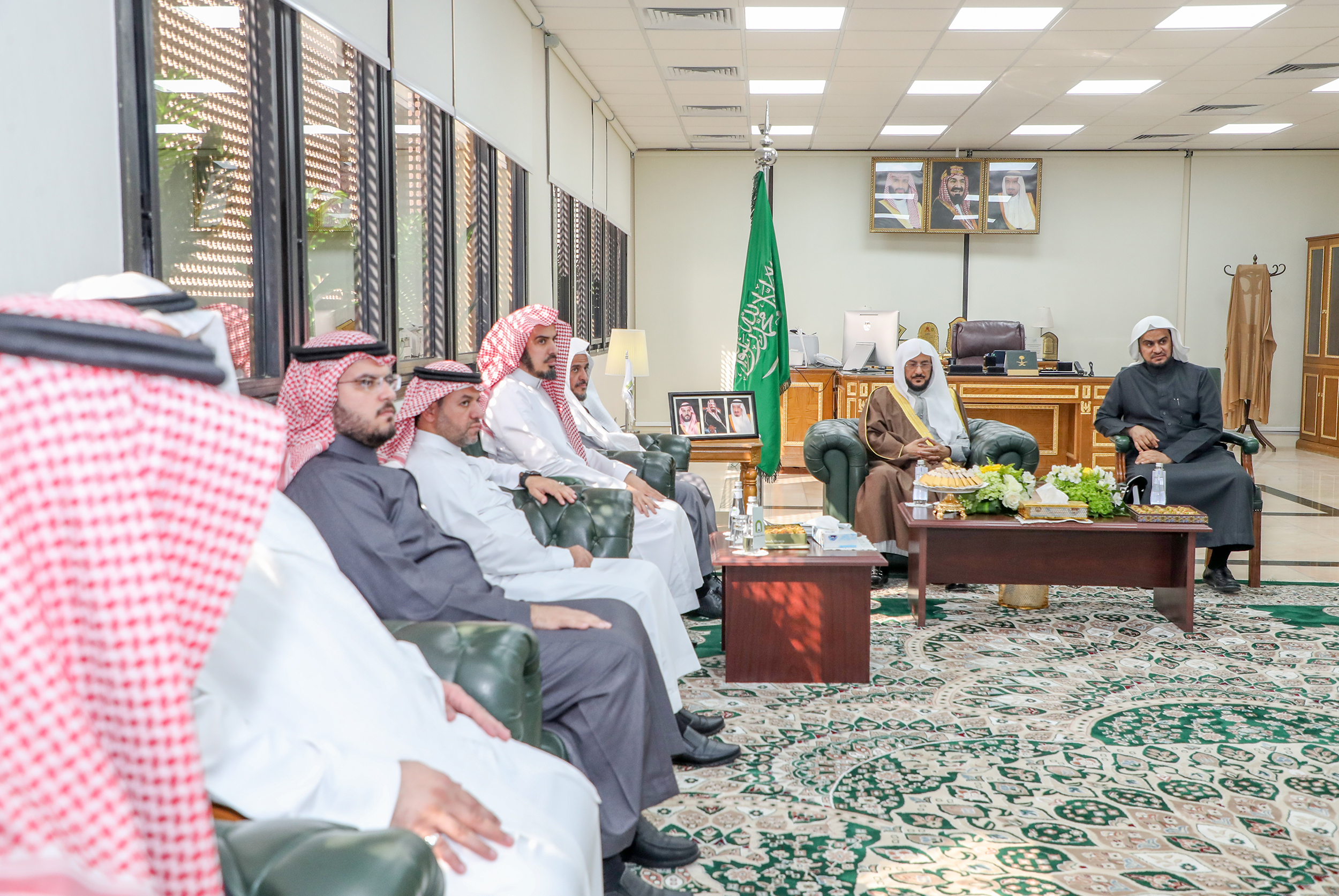 وزير الشؤون الإسلامية يتفقد فرع الوزارة بمنطقة الرياض ومتابعة سير العمل والخدمات المقدمة (5).jpg