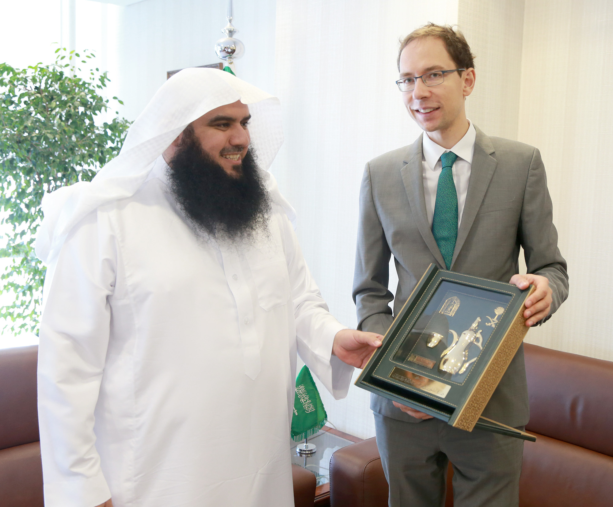 العريفي يستقبل المسؤول بالسفارة الألمانية _(1)_.jpg