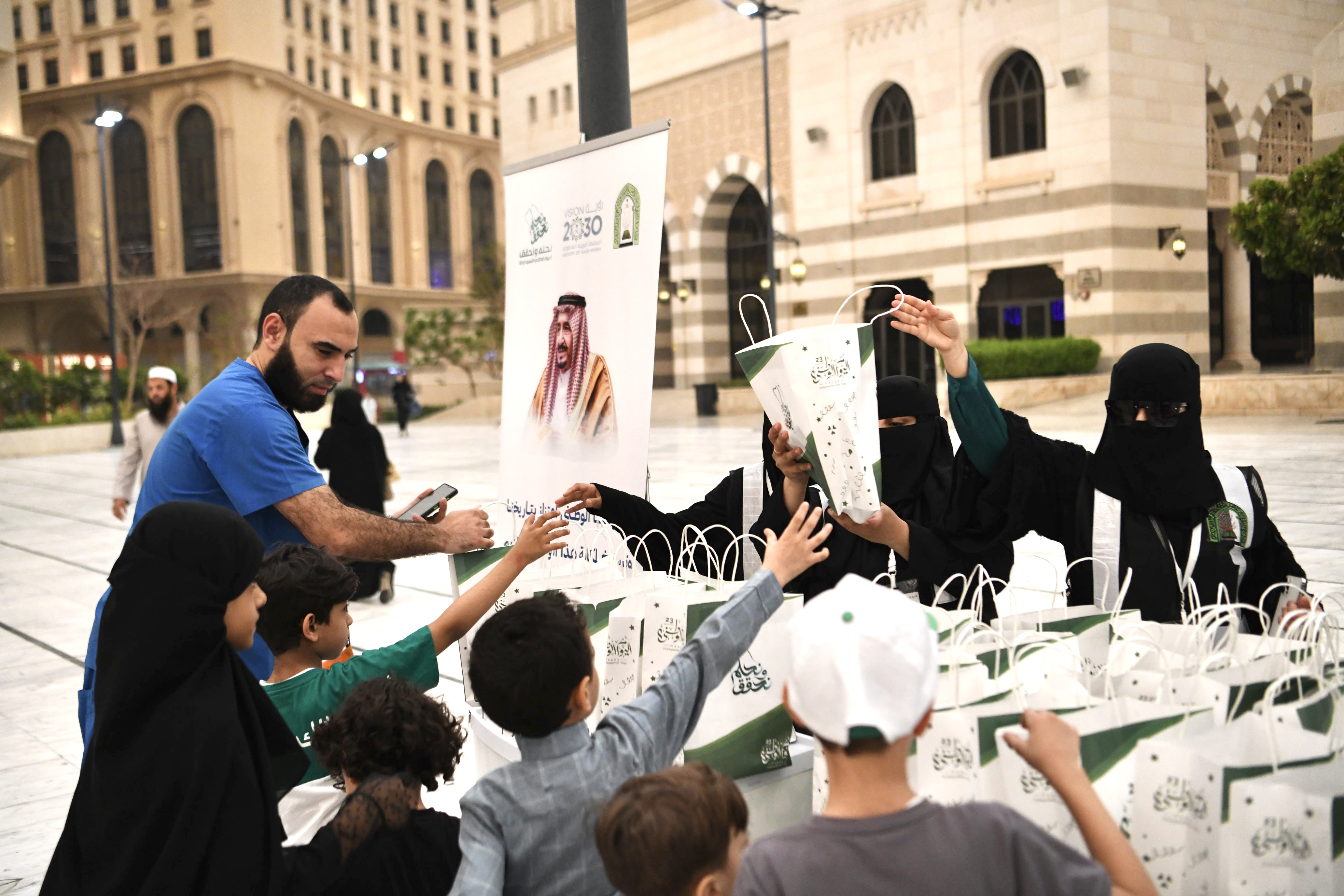 حب الوطن يجمعنا.. مبادرة تطوعية بمكة المكرمة (3).JPG