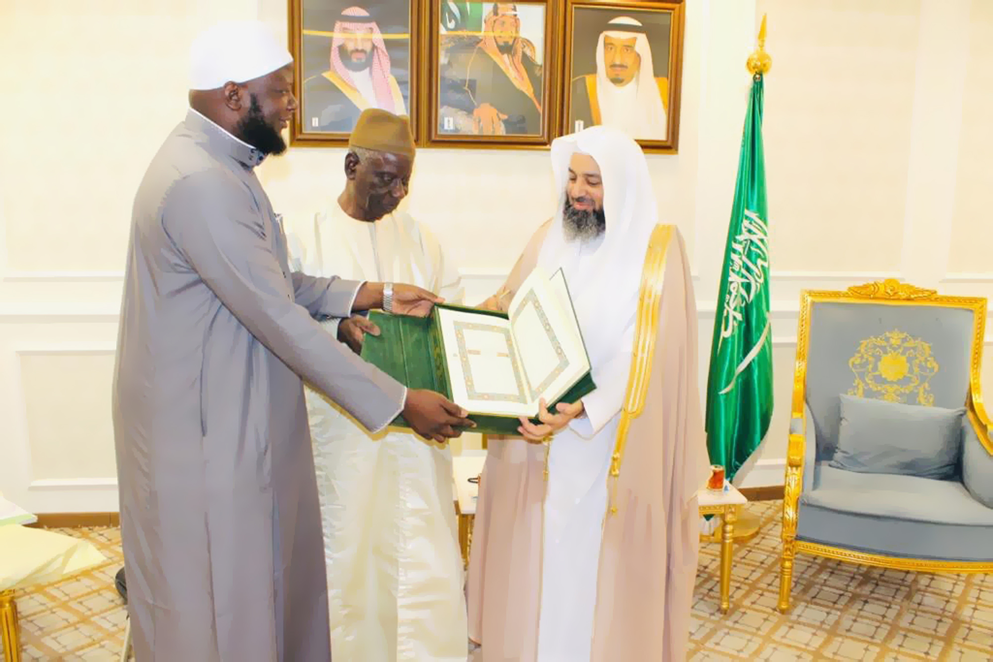وكيل وزارة الشؤون الإسلامية يلتقي رئيس جمعية مالي للاتحاد وتقدم الإسلام (3).jpg