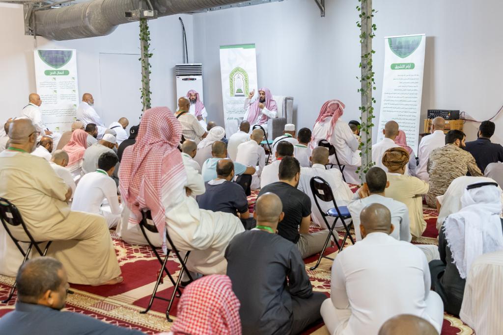 لقطات من المسابقة الثقافية لضيوف الملك في الحج (5).jfif