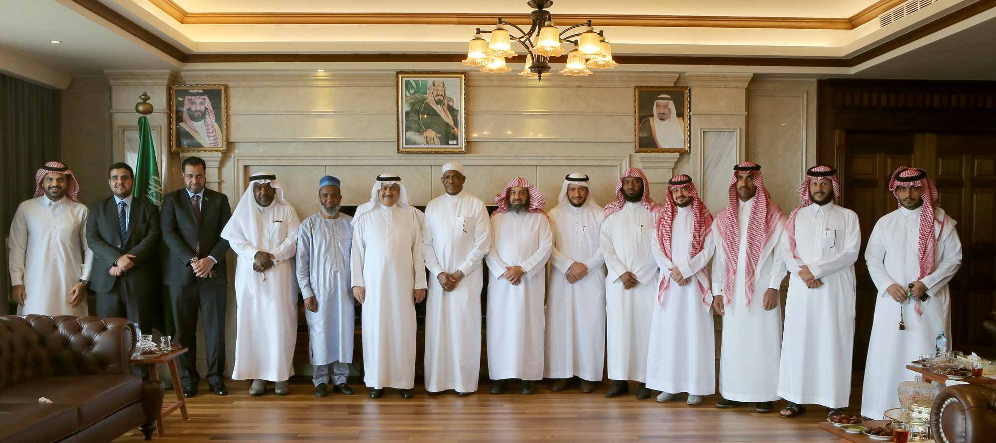 سفير المملكة لدى غينيا كوناكري يستقبل وكيل الشؤون الإسلامية (2).jpg