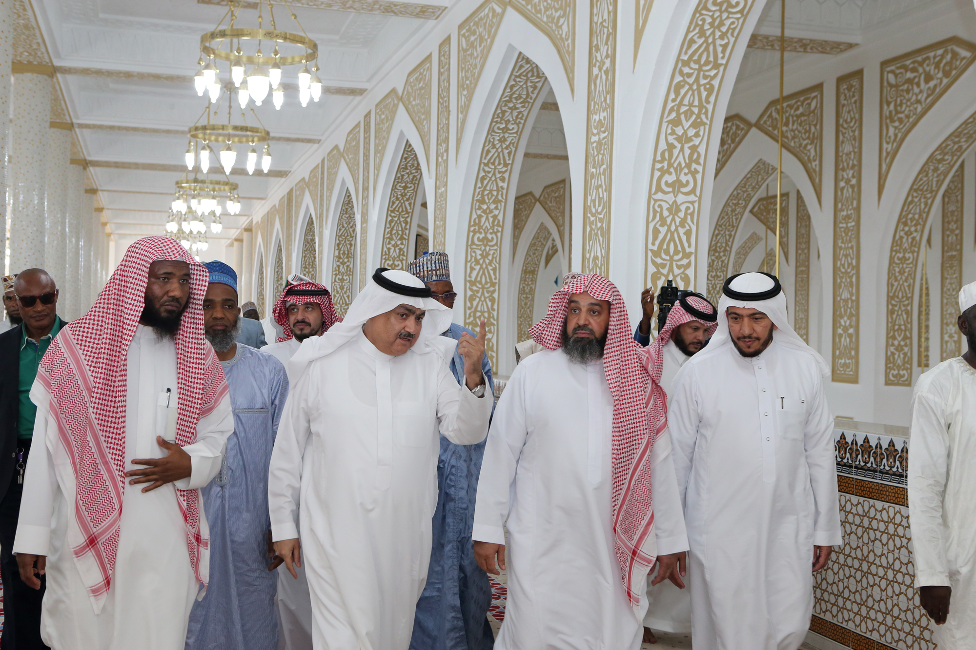 وكيل الشؤون الإسلامية يزور جامع الملك فيصل في غينيا كوناكري (2).jpg