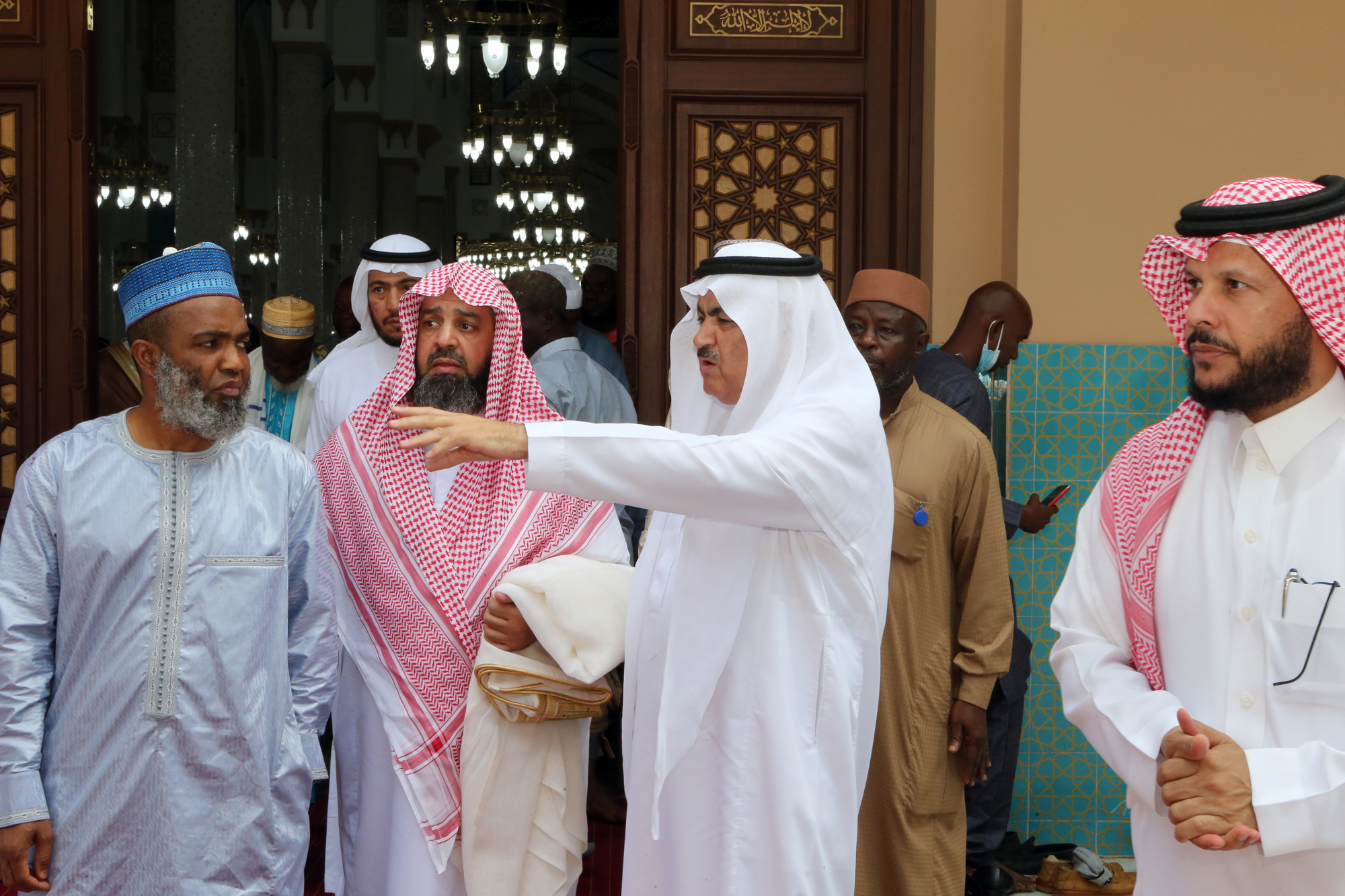 وكيل الشؤون الإسلامية يزور جامع الملك فيصل في غينيا كوناكري (3).jpg