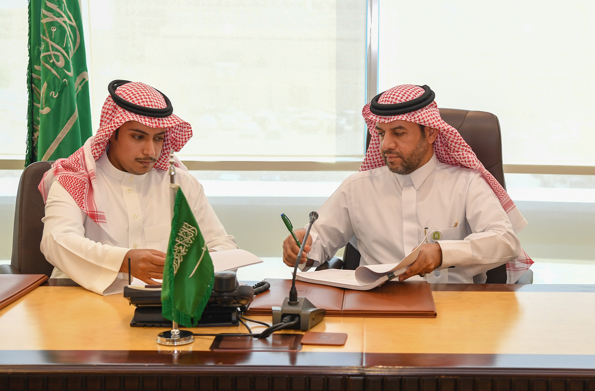 توقيع عقود مشاريع مساجد في تمير  (3).jpg