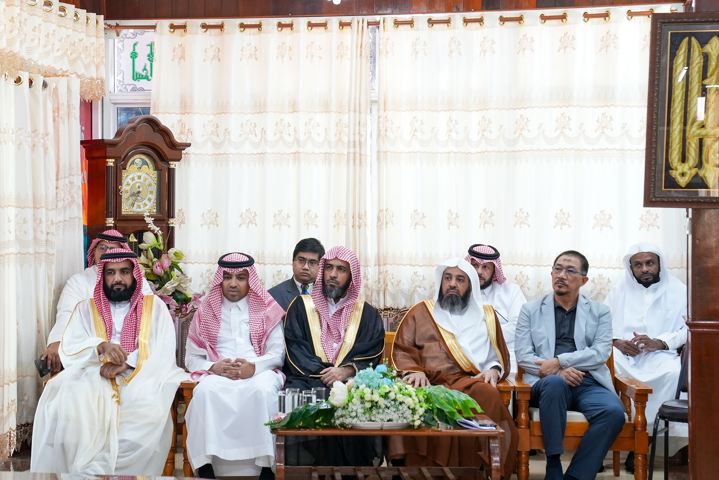 وكيل الشؤون الإسلامية يزور معهد حلال في جامعة سونكلا في العاصمة التايلاندية (1).jpg
