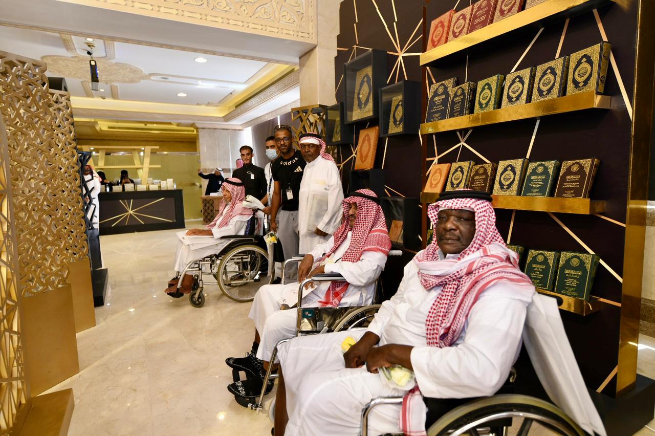 لقطات من زيارة وفد دار رعاية المسنين بمكة لمعرض المصحف الشريف (1).jfif