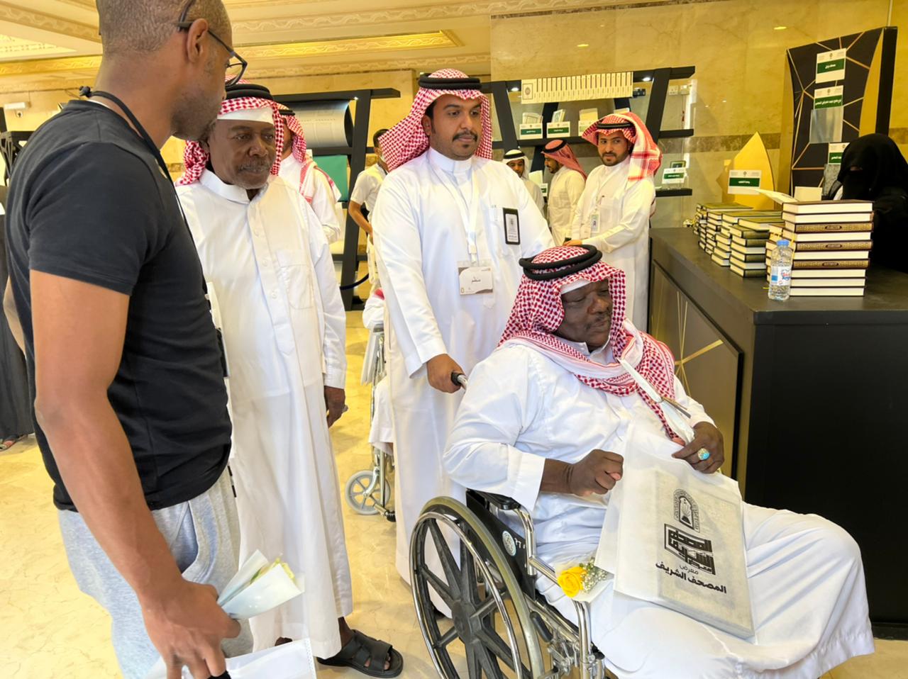 لقطات من زيارة وفد دار رعاية المسنين بمكة لمعرض المصحف الشريف (3).jfif