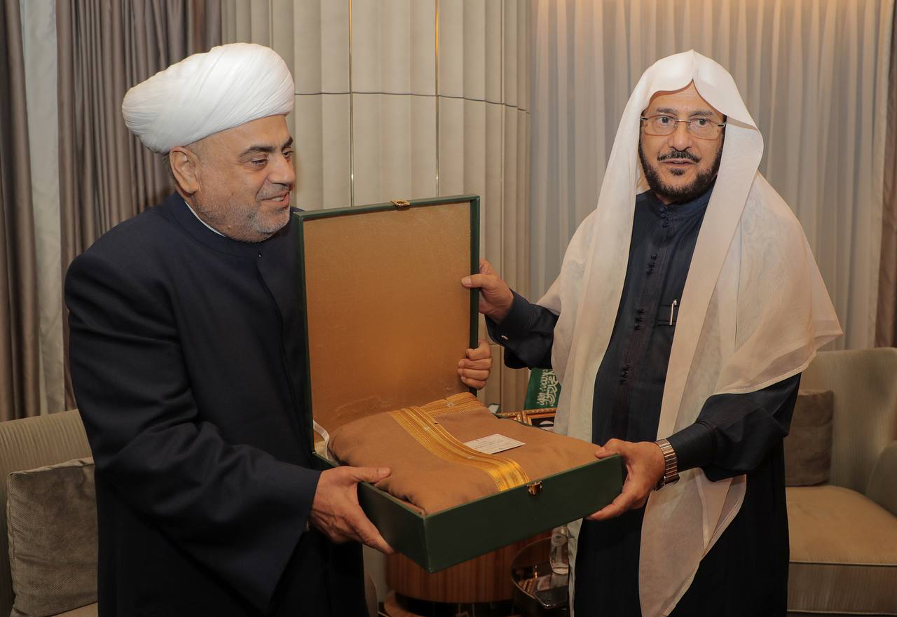 وزير الشؤون الإسلامية يلتقي مفتي أذربيجان  (5).jpg