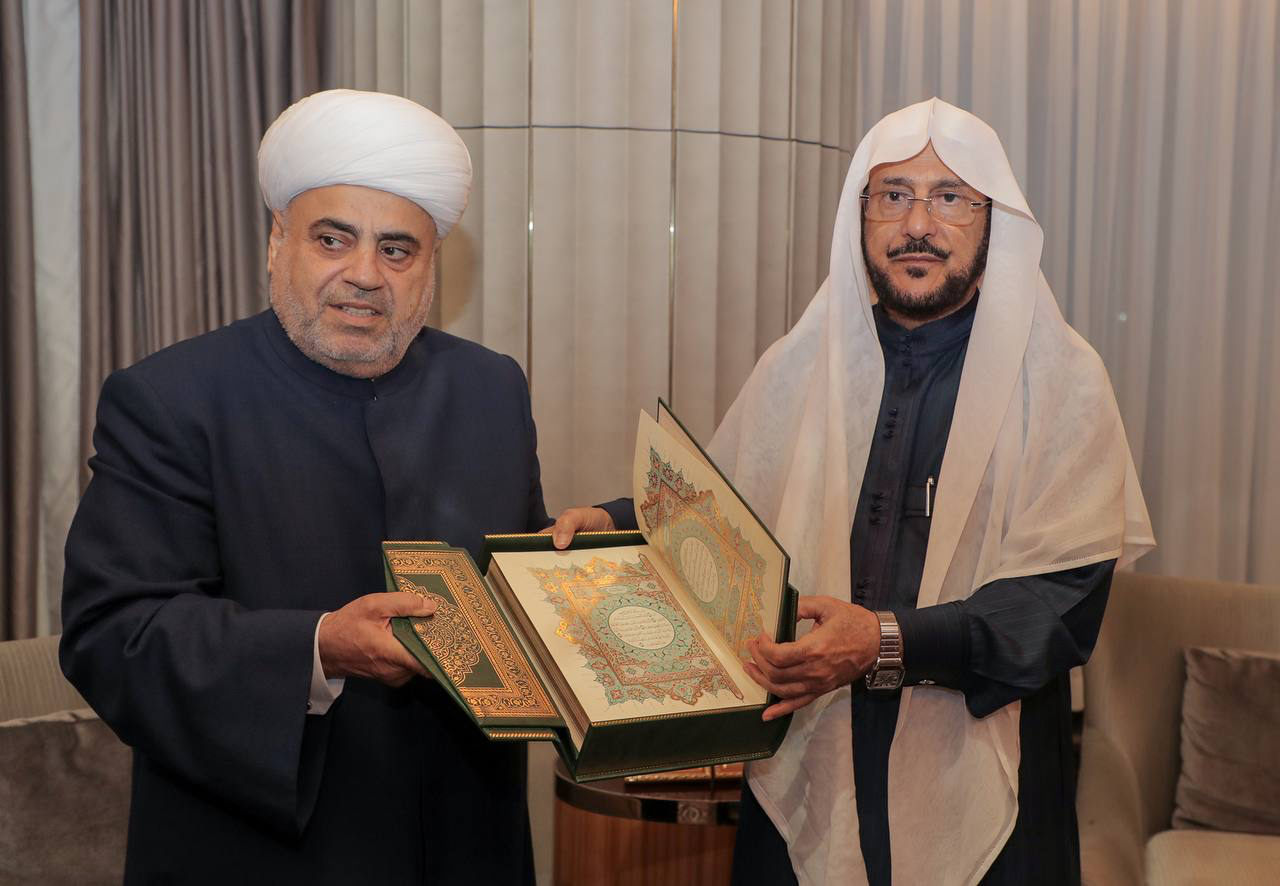 وزير الشؤون الإسلامية يلتقي مفتي أذربيجان  (6).jpg
