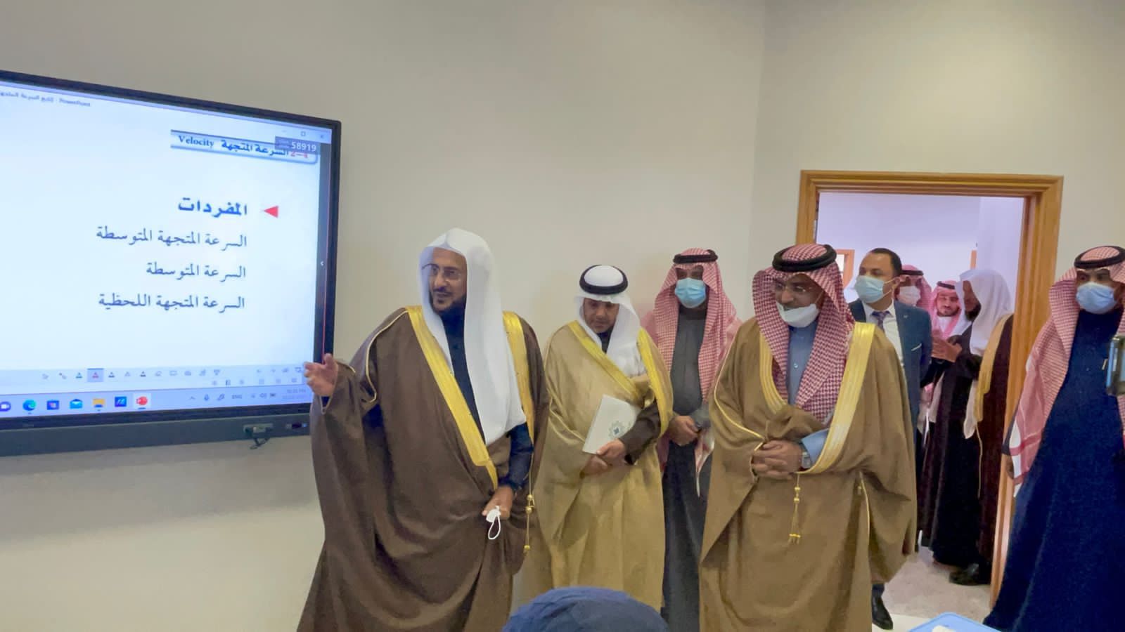 وزير الشؤون الإسلامية يزور مدارس المؤسس في تبوك (1).jfif