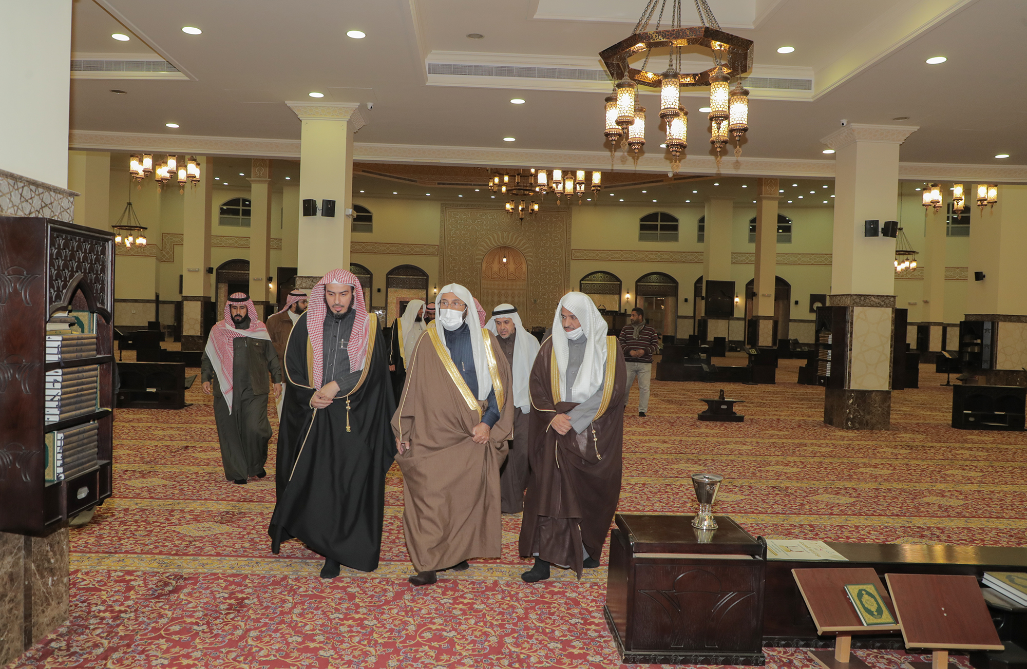 وزير الشؤون الإسلامية يتفقد جامع الوالدين في تبوك (3).jpg