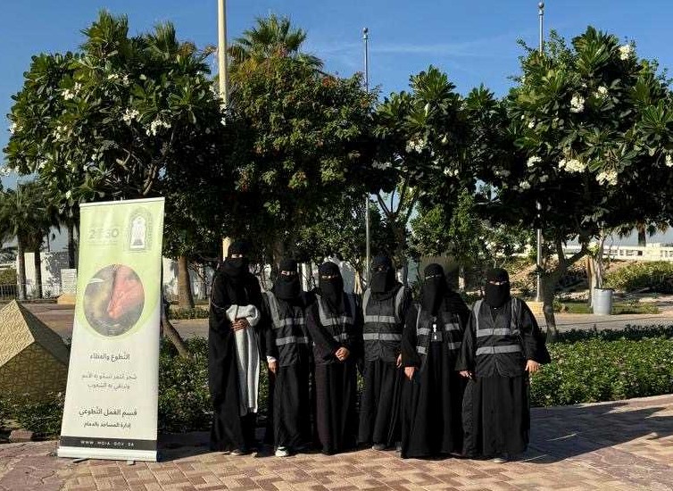لنكن معهم مبادرة تطوعية لكسوة الشتاء في الدمام (2).jfif