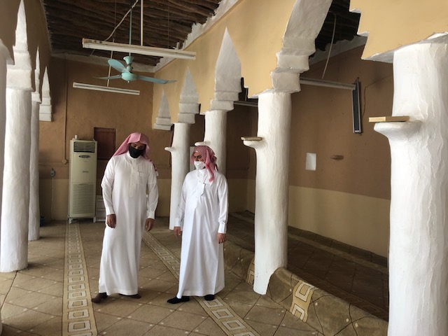 محافظ المجمعة يلتقي مدير فرع الشؤون الإسلامية بمنطقة الرياض (1).png