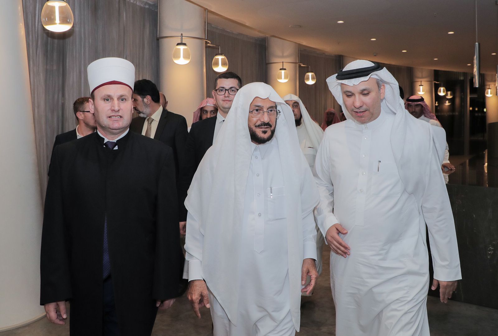 سفير خادم الحرمين الشريفين يحتفي بوزير الشؤون الإسلامية بالعاصمة تيرانا (3).jpg