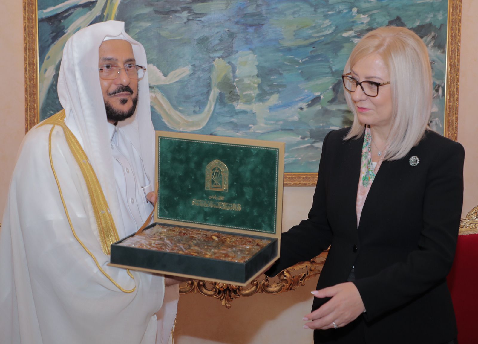 رئيسة البرلمان بجمهورية ألبانيا تستقبل وزير الشؤون الإسلامية (1).jpeg