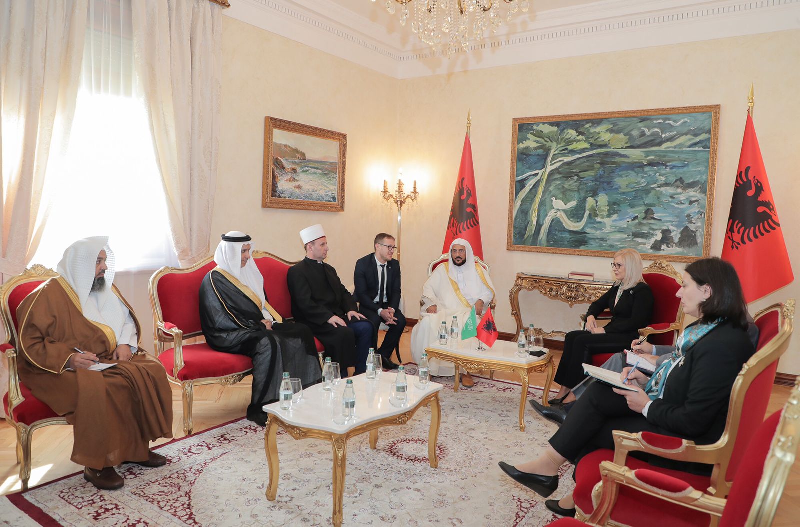 رئيسة البرلمان بجمهورية ألبانيا تستقبل وزير الشؤون الإسلامية (2).jpeg