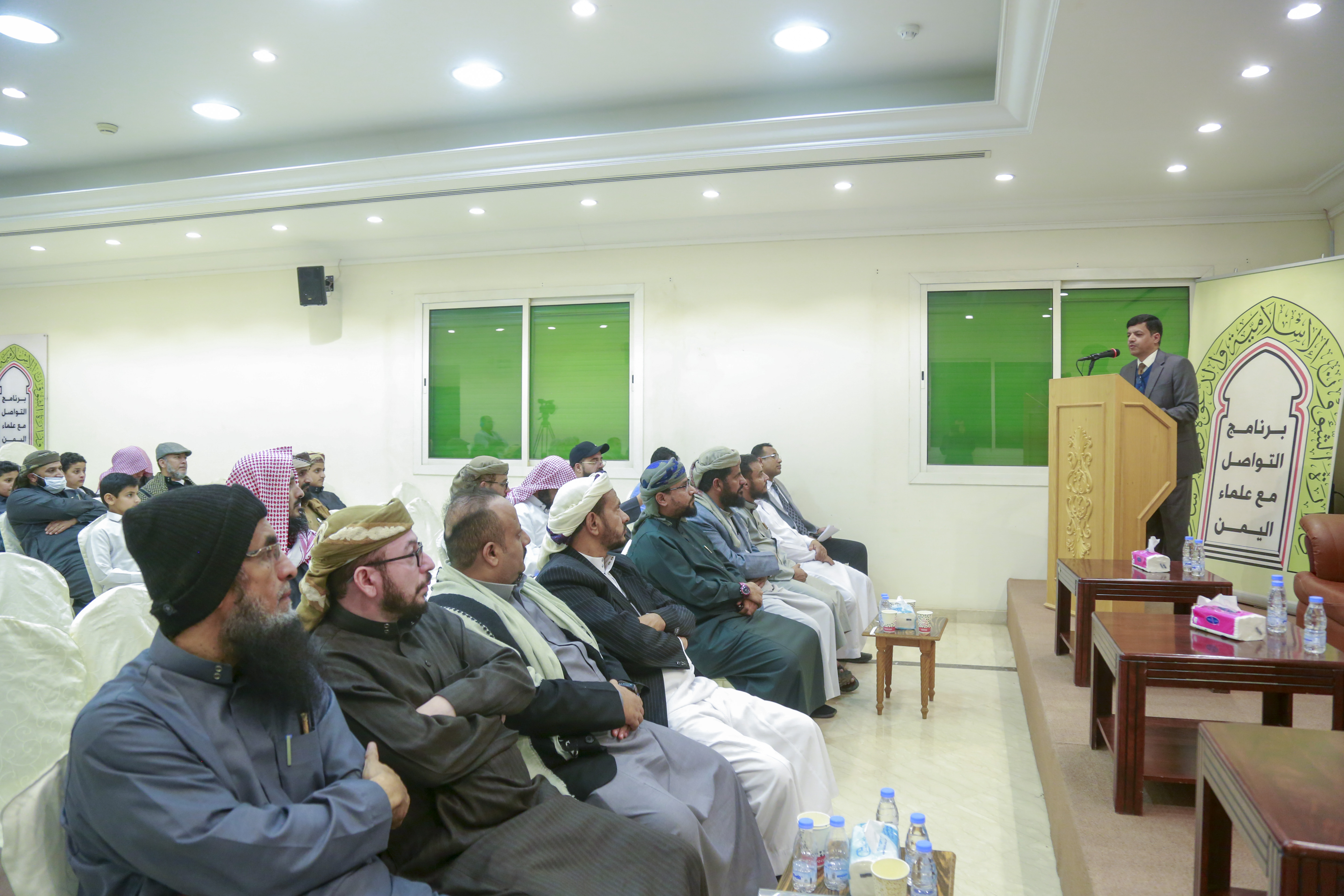 برنامج التواصل مع علماء اليمن ينظم ندوة عن الشعر ودوره في التصدي للمشروع الحوثي (10).JPG