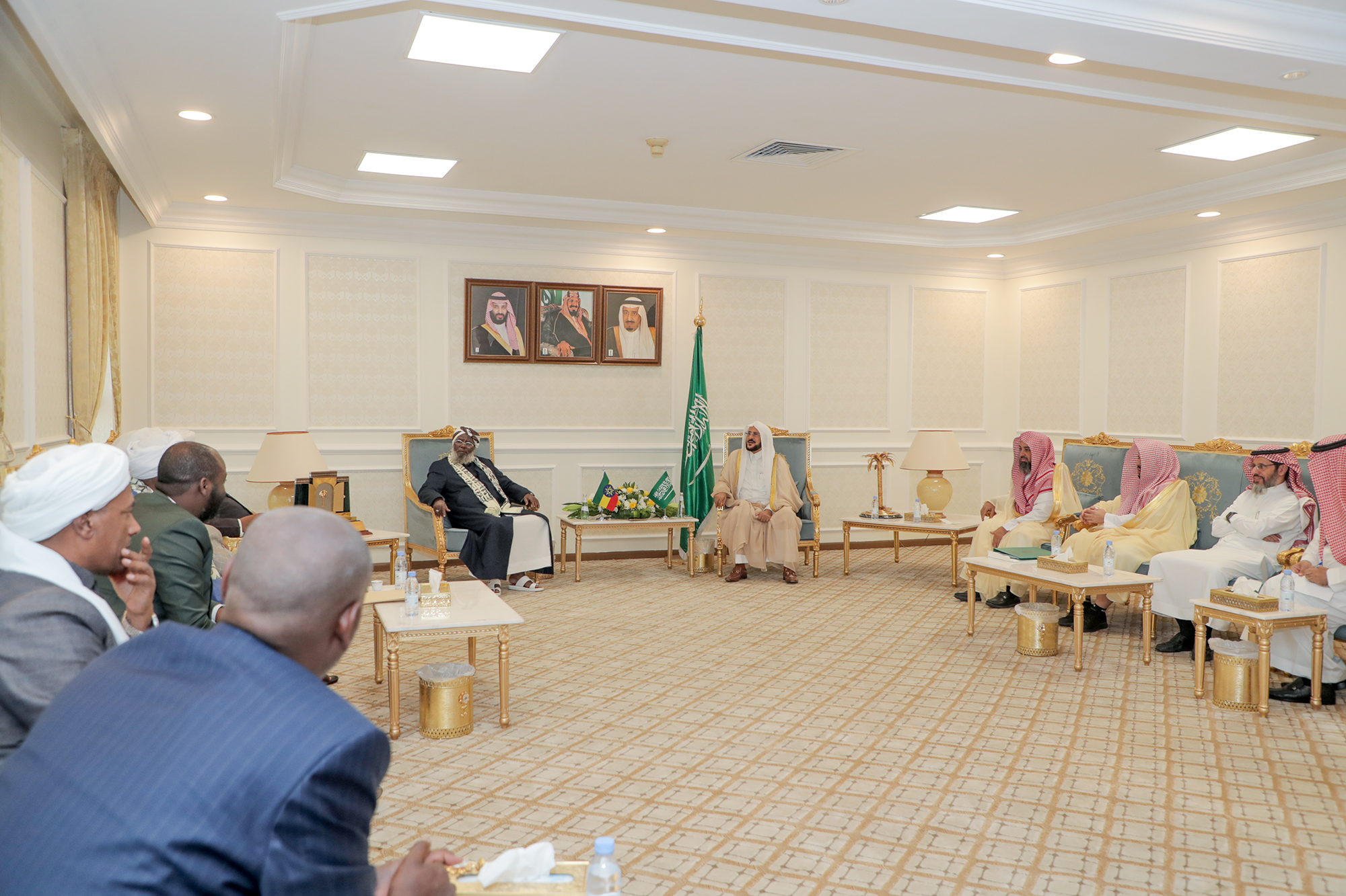 وزير الشؤون الإسلامية يلتقي رئيس المجلس الأعلى للشؤون الإسلامية الأثيوبي (4).jpg