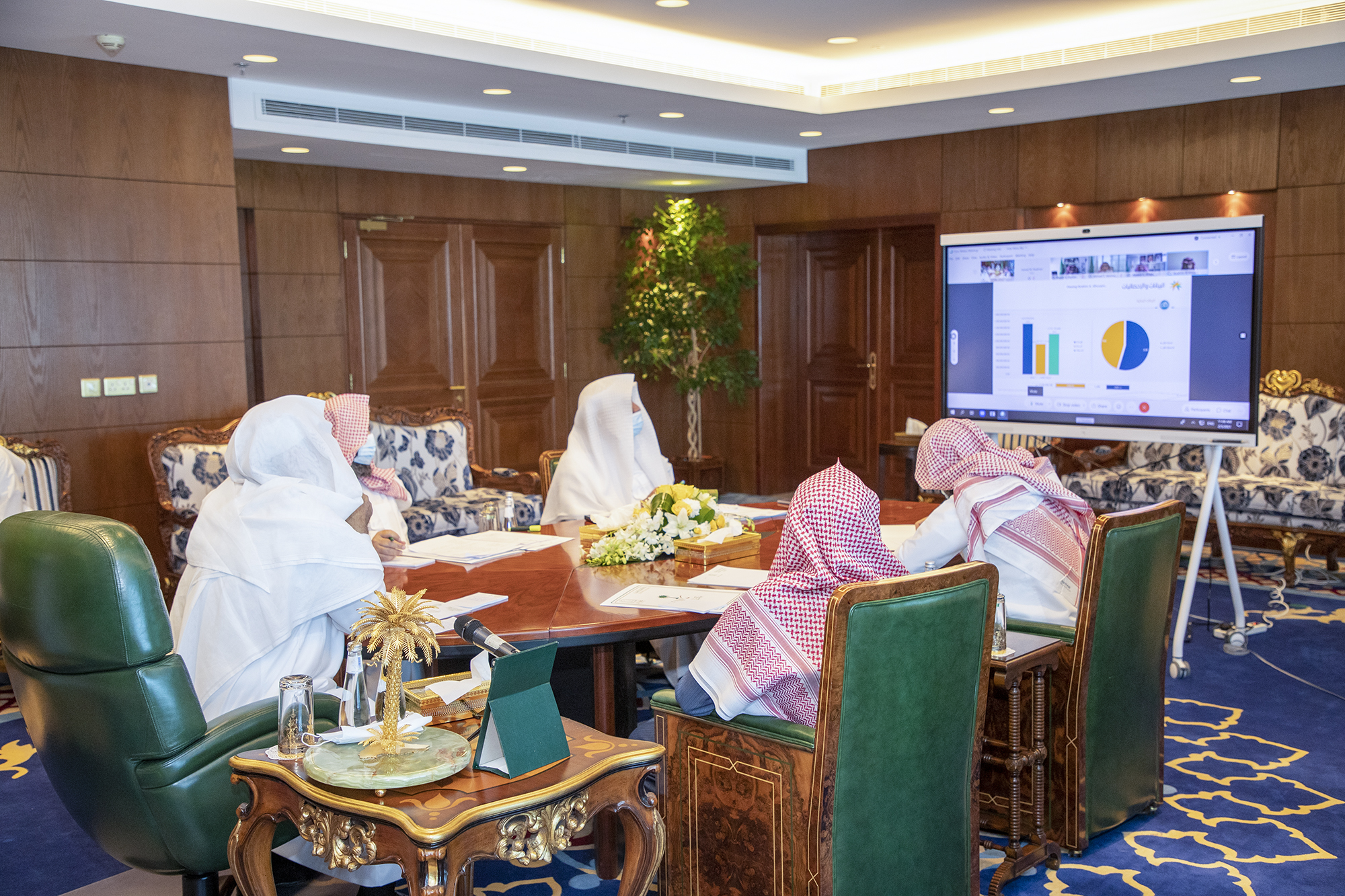 الشؤون الإسلامية والموارد البشرية تعقد الاجتماع الافتراضي الأول لمناقشة مشروع حوكمة جمعيات تحفيظ القرآن الكريم والدعوية  (2).jpg