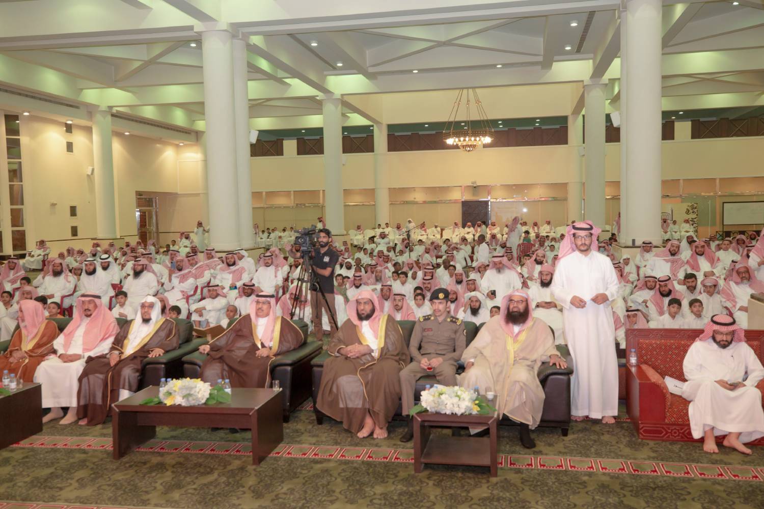 تكريم 200 حافظ لكتاب الله بمحافظة الدلم (4).jpg