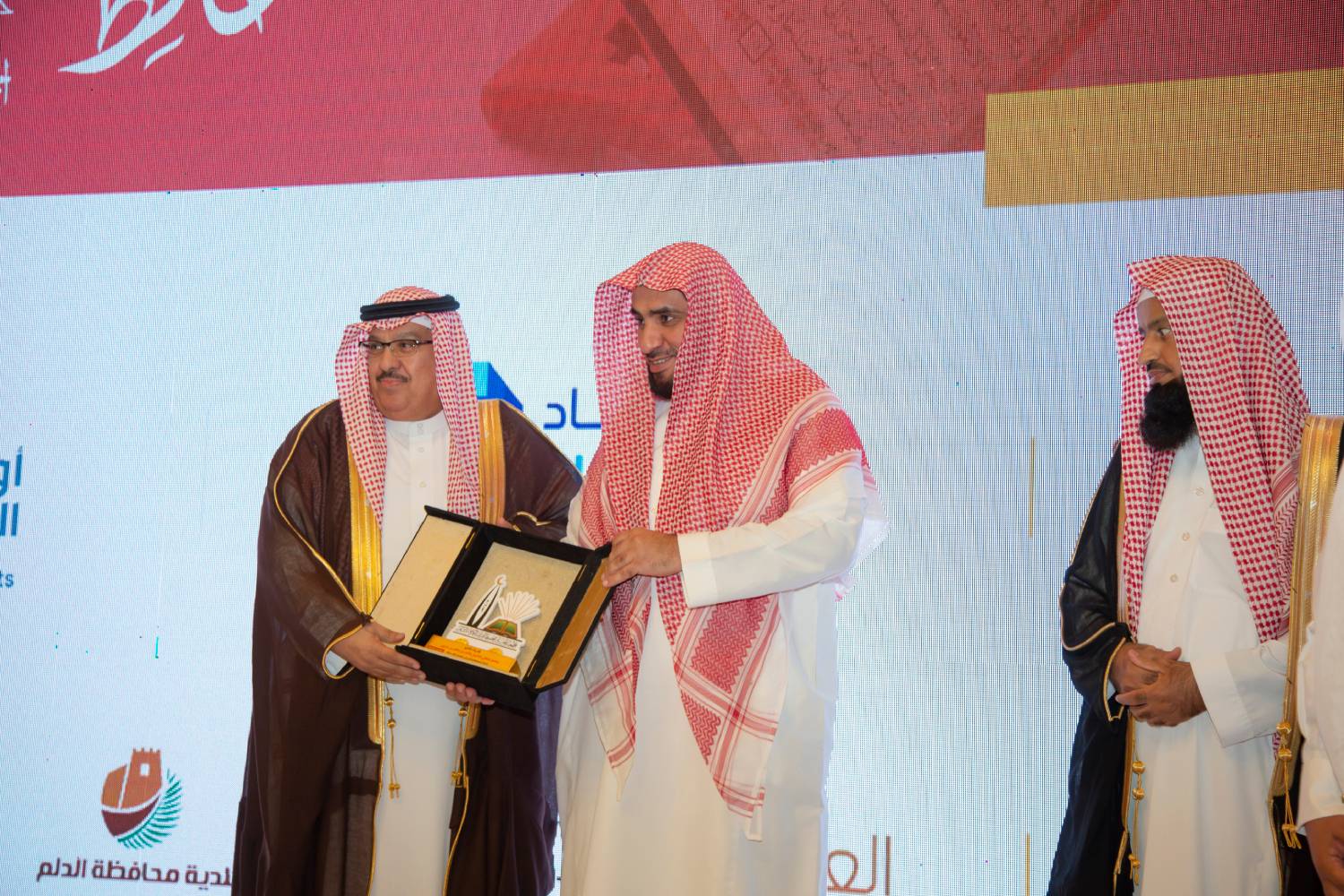 تكريم 200 حافظ لكتاب الله بمحافظة الدلم (5).jpg