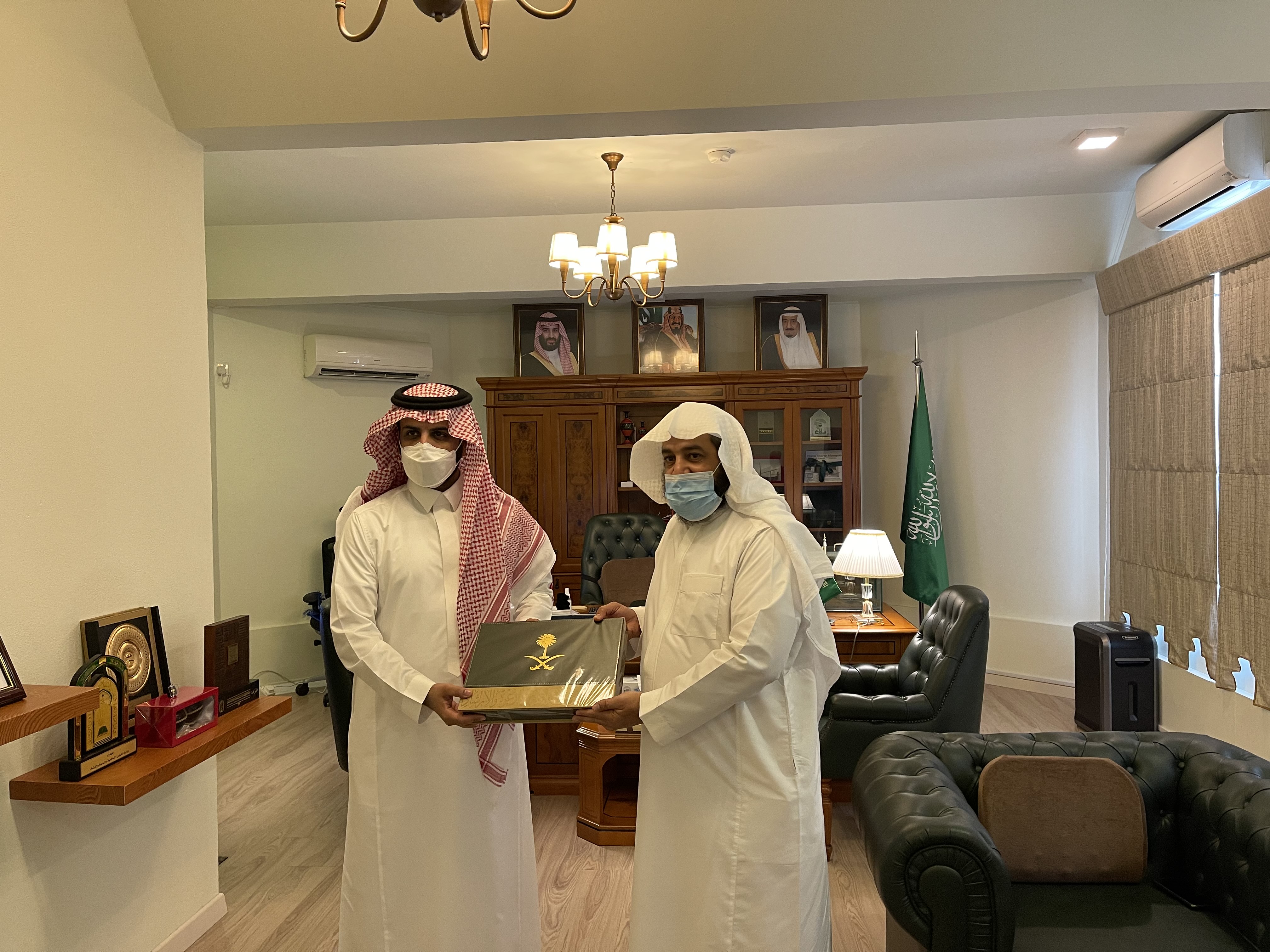 سفير المملكة بالمالديف يلتقي وكيل الشؤون الإسلامية _(1)_ __.jpeg