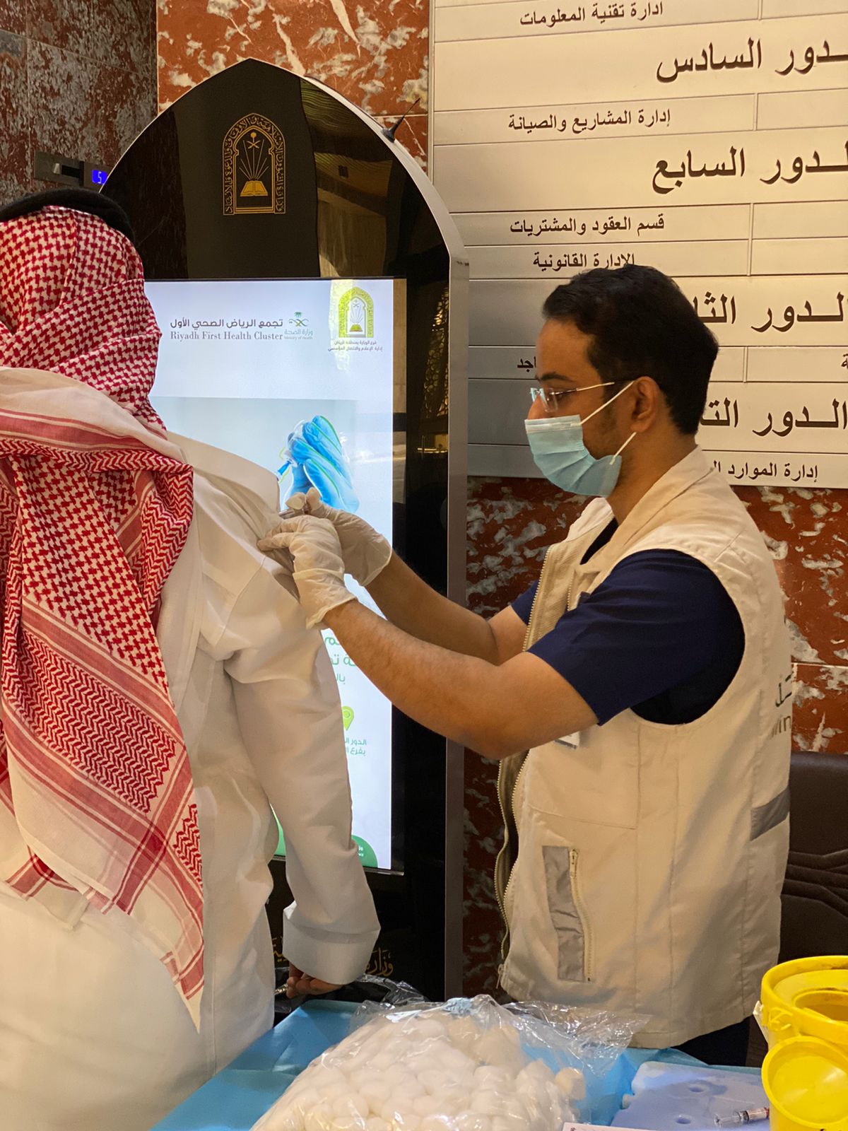 لقطات من حملة التطعيم بفرع الشؤون الإسلامية بالرياض (6).jpg