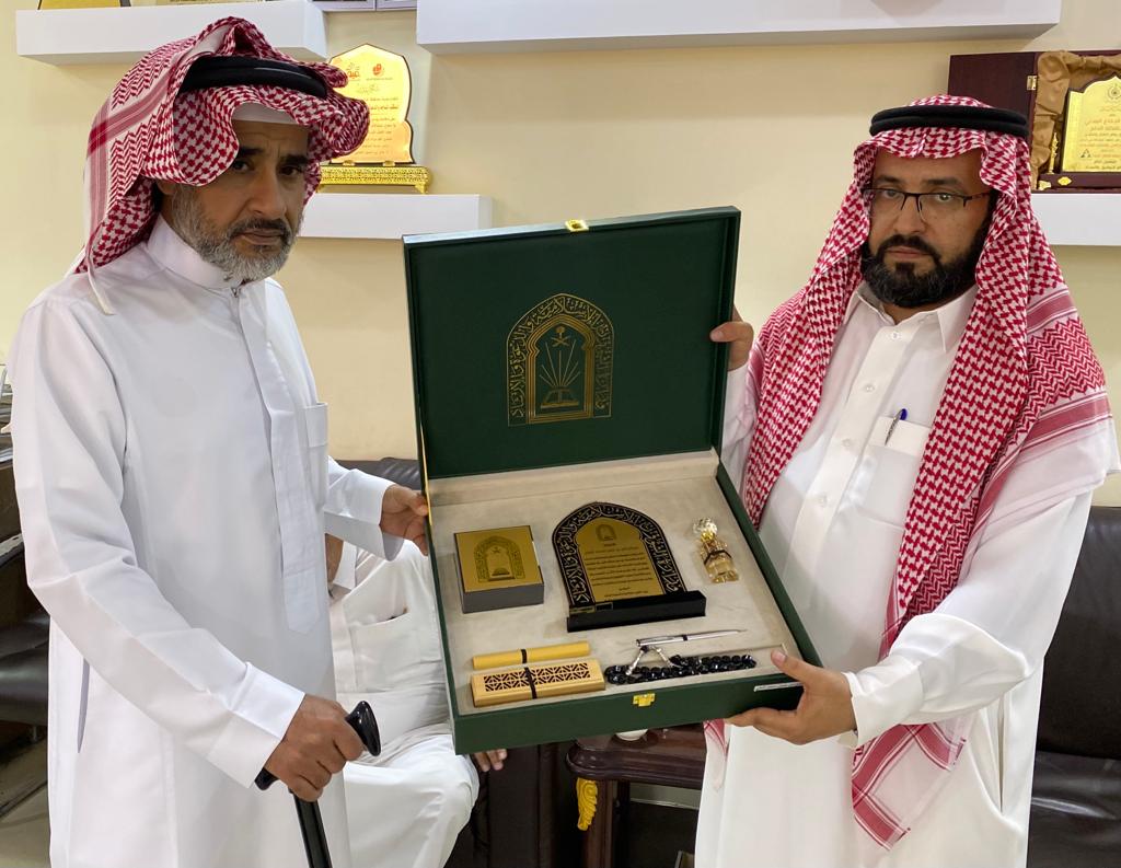 تكريم المتقاعدين (2).jpeg