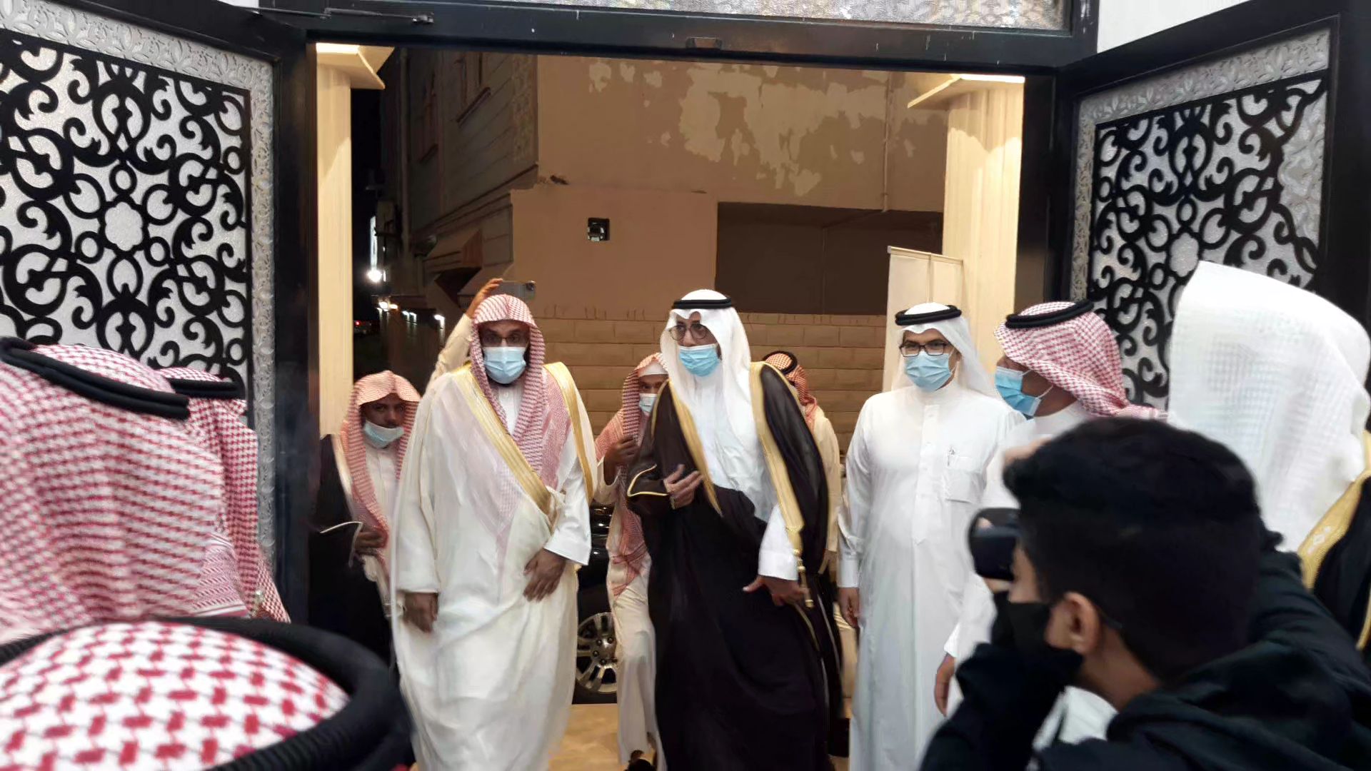 مدير الإسلامية بالمدينة المنورة يتفقد عدد من مساجد وجوامع محافظة ينبع (2).jpg