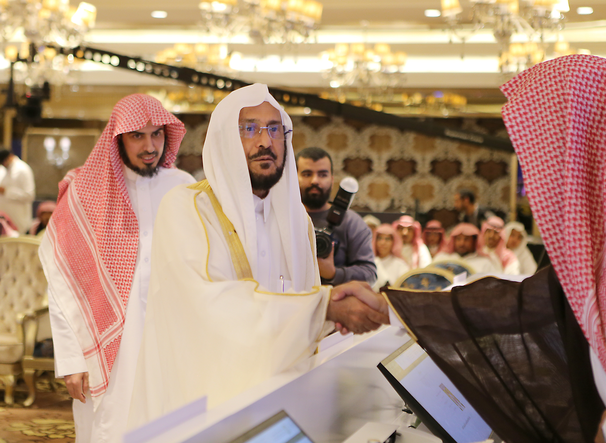 لقطات من زيارة الوزير لمقر المسابقة (5).jpg