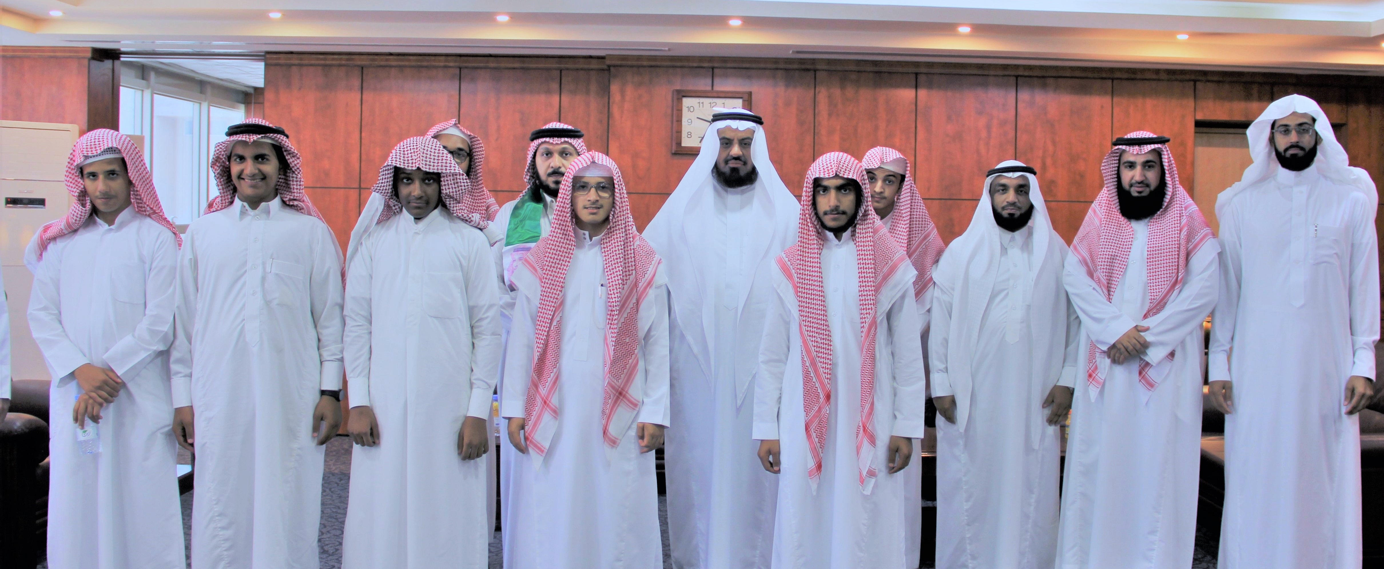الدويش خلال لقاء طلاب المعهد العلمي _(1)_ __.jpg