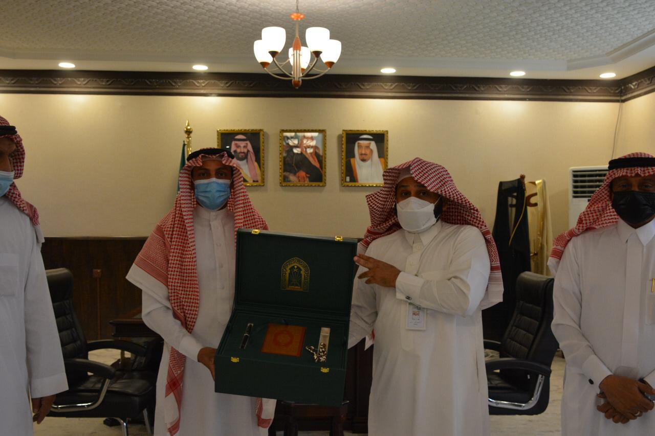 المدخلي يلتقي محافظ ضمد (2).jpeg
