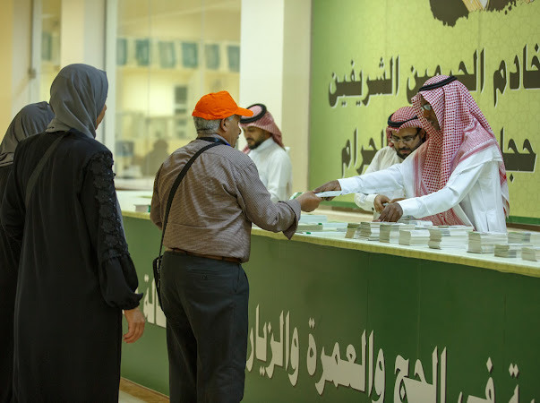 مدير الشؤون الإسلامية بتبوك خلال زيارة منفذ حالة عمار (3).jpeg