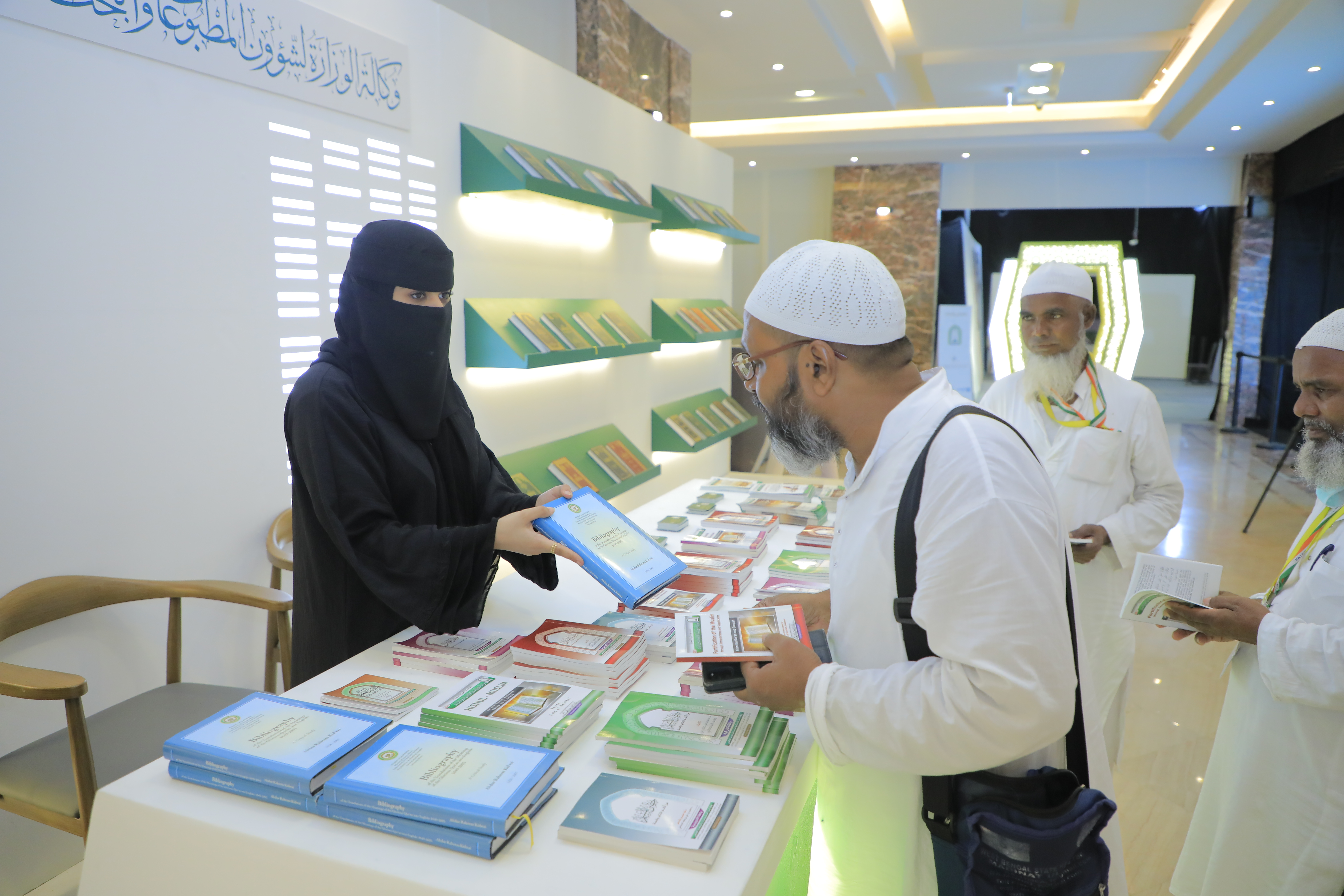 معرض واحات يستعرض الخدمات التقنية (2).JPG