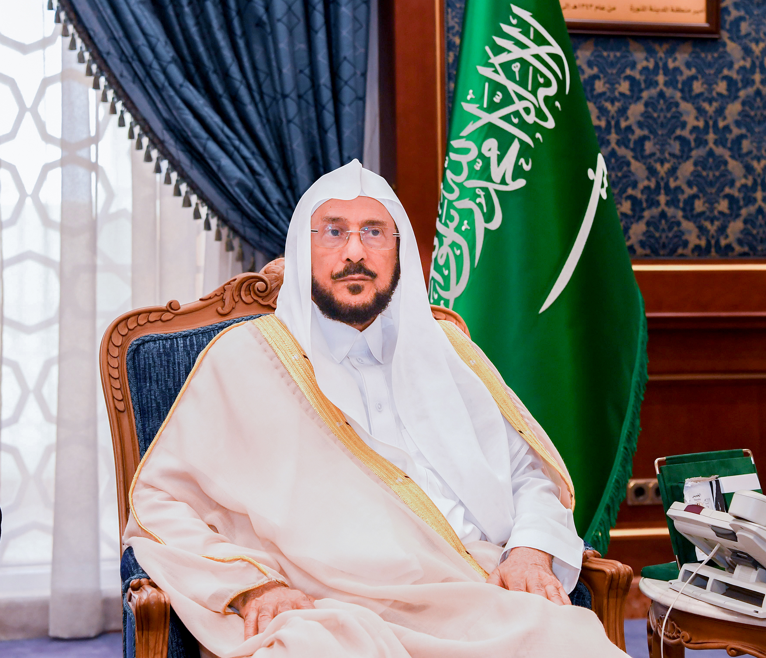 صورة معتمدة لمعالي الوزير د. عبداللطيف آل الشيخ.jpg